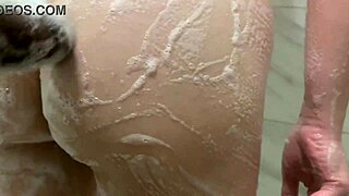 दुबली 18 साल की लड़की डरती है कि बीबीसी उसकी टाइट गैंड को खराब कर देगा हिडन कैम क्लिप में