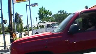 ब्रूनेट मिल्फ सेक्रेटरी ईवा एंजेलिना को चोदना