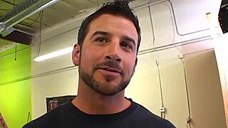 ब्रूनेट मिल्फ सेक्रेटरी ईवा एंजेलिना को चोदना