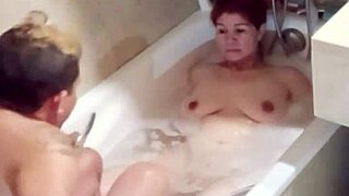 I relax in the bath with Estrella Latina.