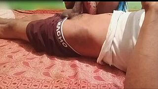 Yo, wanna see desi Indian footjob with wild outdoor fucking?