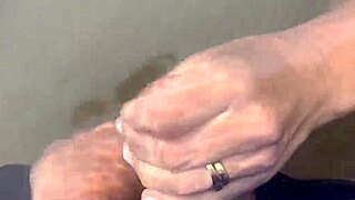 stranger cums for fish to eat right on the beach!