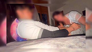 Madrastra mexicana graba en celular a hijastro masturbándose en su cuarto