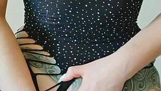 सौतेली माँ की बड़ी चूचियाँ क्लोज-अप में जोरदार चोदाई के दौरान कूदती हैं