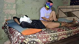 कॉलेज रूममेट में इंडियन देसि लड़की के साथ स्टेप सिस्टर सेक्स