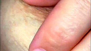 milf's beautiful wet pussy close up!