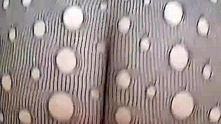 Madura rubia gran culo seduce lencería corra dentro embarazada