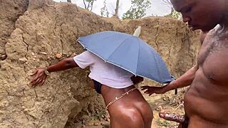 लोकल विलेज गर्ल चर्म के साथ चमकती है