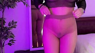 Hot Milf Tears Her Tights