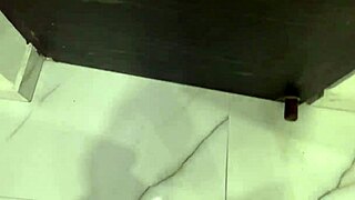 Brother andar ghus aaya aur mujhe akeli hone par le liya