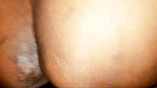 देसी चब्बी इंडियन आंटी चोर से बेंट ओवर हुई