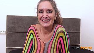 मोटी लातीना बीवी टैन्ट्रिक मसाज के बाद दस डॉलर में सेक्स मशीन इस्तेमाल करती है