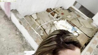 madrastra de tetas enormes folla con hijastra y empleado