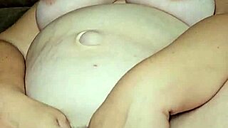 Thick Preggo Milf Squirting Hard from Her Big Pussy