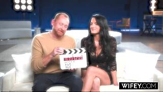 वाइफी हॉटवाइफ मिल्फ रिडली क्रिश्चियन के लंड को डॉगीस्टाइल और काउगर्ल पोजीशन में चढ़ती है