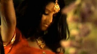 Indian Milf Performs Erotic Dance Solo in High Definition