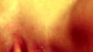 Milf latina monta la poya dura de su vecino