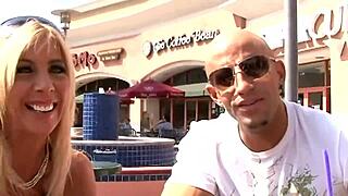 Just casually banging this big-titted American mom with wild energy!