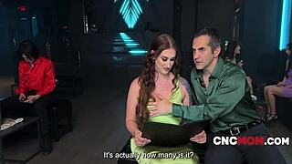 मिल्फ कहती है, मुझे फ्रीली यूज करो, जैसे डॉनी रॉक और एलियास कैश बारी-बारी लेते हैं