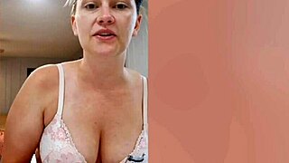 Scarlettravenxo gets dressed and ready for masturbation session