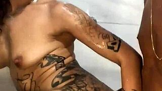 Foda no Banheiro com Morena Rabuda Acaba em Gozada na Cara