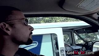 दो रैंडम मिल्फ उठाईं वाइल्ड कास्टिंग काउच फक सेशन के लिए