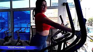 At the gym i give my stepfather a great blowjob while the trainer is watching us casero real