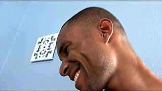 तेरी स्टेप मॉम आउटडोर इंटररेसियल एनकाउंटर के लिए पिक अप होती है!