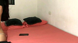 स्टेपमदर इंटेंसली मेरी सेक्स प्रैक्टिस हेल्प करती है बिग अस और टिट्स के साथ डेट से पहले