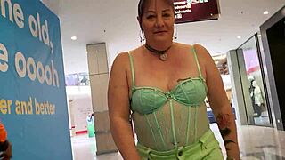 Trashy Kiwi Slut Flashes Body at Mall and Public Street