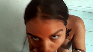 स्टेपमदर के शावर में स्टेपसिस्टर को फकिंग, क्रीमपाई