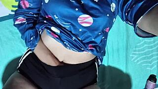 पति-पत्नी होटल के कमरे में गर्म सेक्स करते हैं