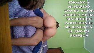 esposa hace cornudo a su esposo con su mejor amigo y se deja cachar sin condon y le entrega ano