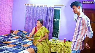 देसी सर्वेंट भाभी और देवर को होम में सेक्स करते हुए कैच करता है?