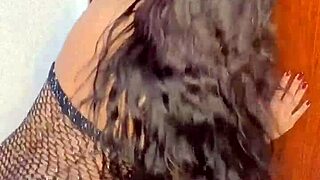 Look in my eyes feel wet pussy squeezing to orgasm