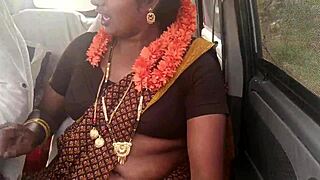 स्टेपमॉम और स्टेपसन लंबी कार ड्राइव के दौरान चोदते हैं