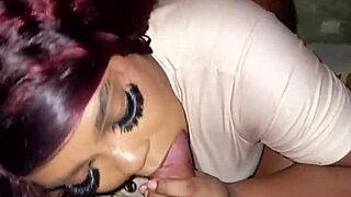 सबसे हॉट सौतेली मां पति के जाने पर चुपके से सौतेले बेटे को चोदती!