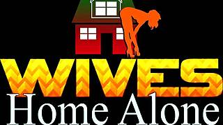 Using Her Fingers To Feel The Experience Of Pussy Wetness