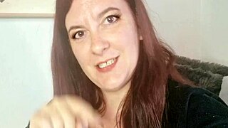 गॉर्जियस इटालियन मिल्फ वाइब्रेटर से फैन्टास्टिक ऑर्गेज्म अचीव करती है क्लोज अप