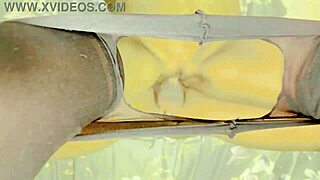 फ्रेश सिस्टर इन लॉ पहली बार रफ डॉगीस्टाइल फक लेती है स्क्वर्टिंग ऑर्गेज्म के साथ। यह क्यूट ब्रूनेट बेब होममेड क्लोज अप एक्शन में मोन्स करती है।