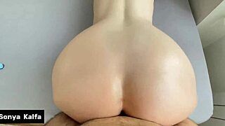 My Sexy Iranian Step Mom Hard Fucked हो रही है