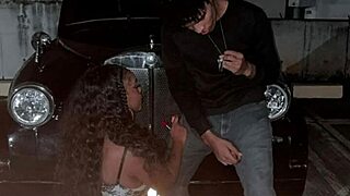 mi hermanastra disfruta de mi enorme polla en su estrecho coño cachondo