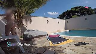 I aksed the delivery guy to put sunscrean on me.