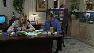 बारबरा समर और ब्रूक बैनर चूतों को रगड़ती हैं जब तक चूत नहीं जातीं