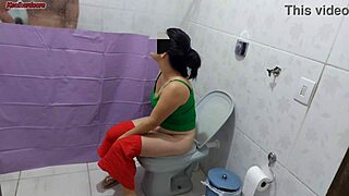 Madrasta Coloca Uma Cortina No Banheiro S� Para Olhar O Enteado No Banheiro