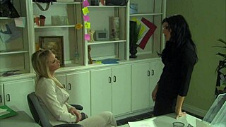 बारबरा समर और ब्रूक बैनर चूतों को रगड़ती हैं जब तक चूत नहीं जातीं