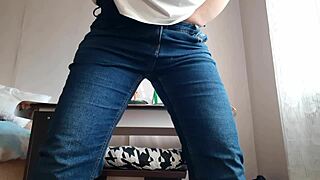 Does Hot Secretary Masturbate To Orgasm At Work?