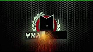 maxine spreads her legs