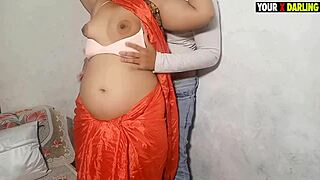 मैरिड गर्ल डॉगीस्टाइल पोजीशन में