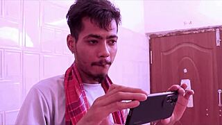 सेक्सी देसी भाभी मेड थ्रीसम हैंडजॉब और क्रीमपाई का मजा लेती है